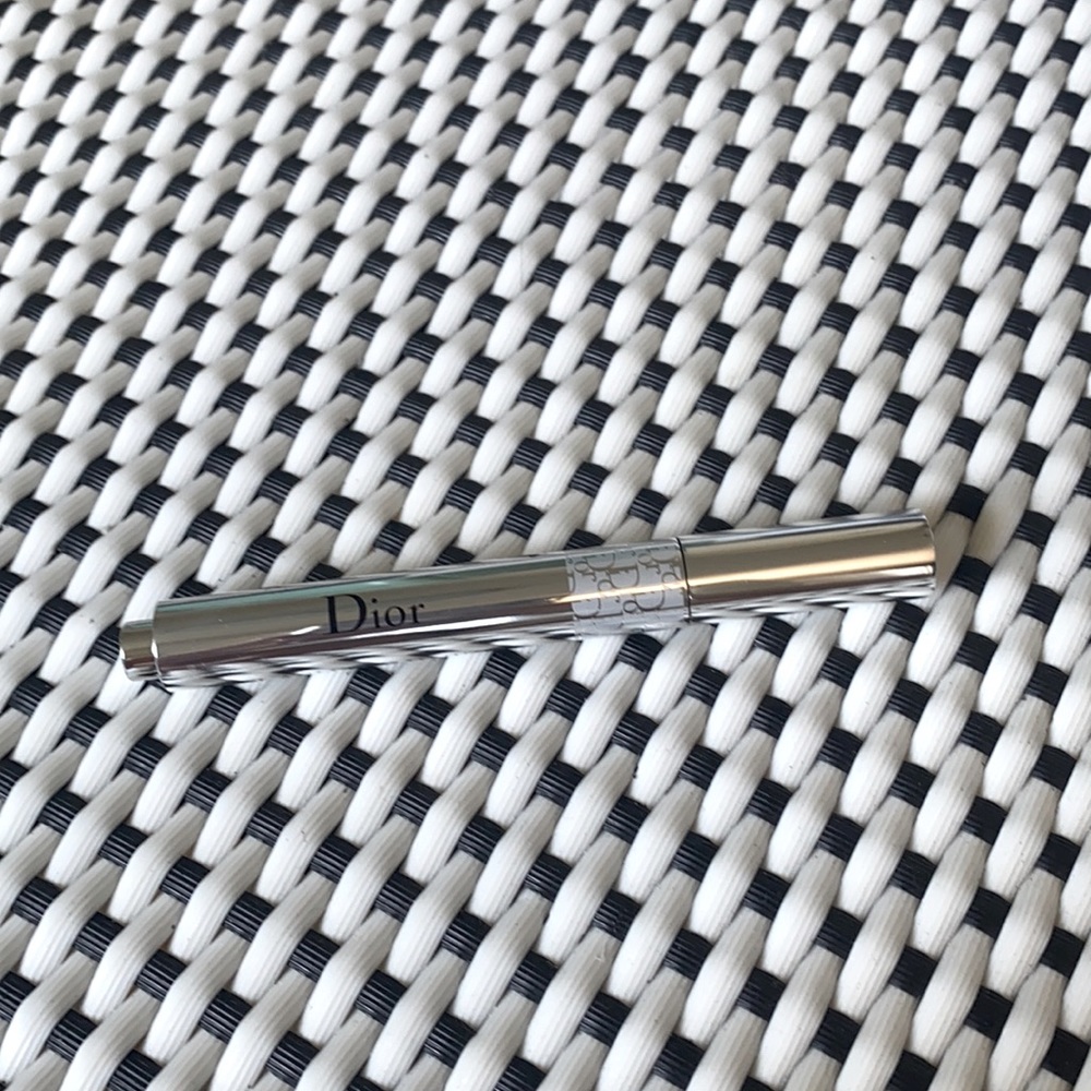 Dior “004” flash luminizer concealer, brush tip